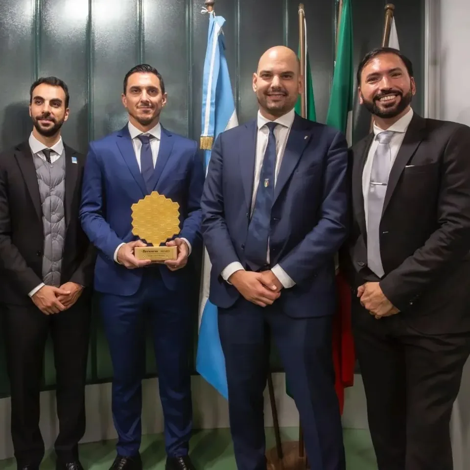 La premiazione di Nicolas Burdisso al Beesness Award