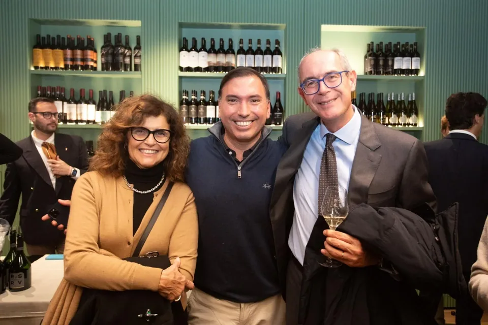 Christian Gaston Illan insieme a due ospiti alla serata La Martina